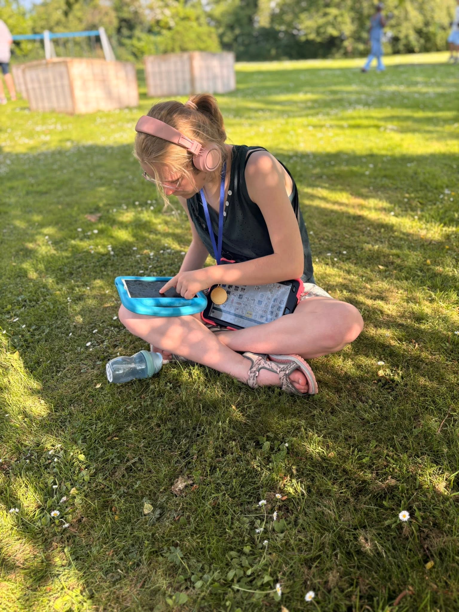 Elise avec sa tablette